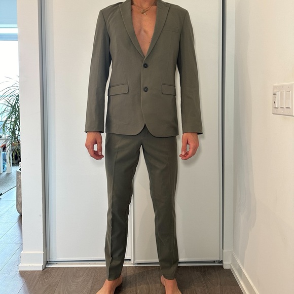 Green fitted suit - Picture 5 of 7